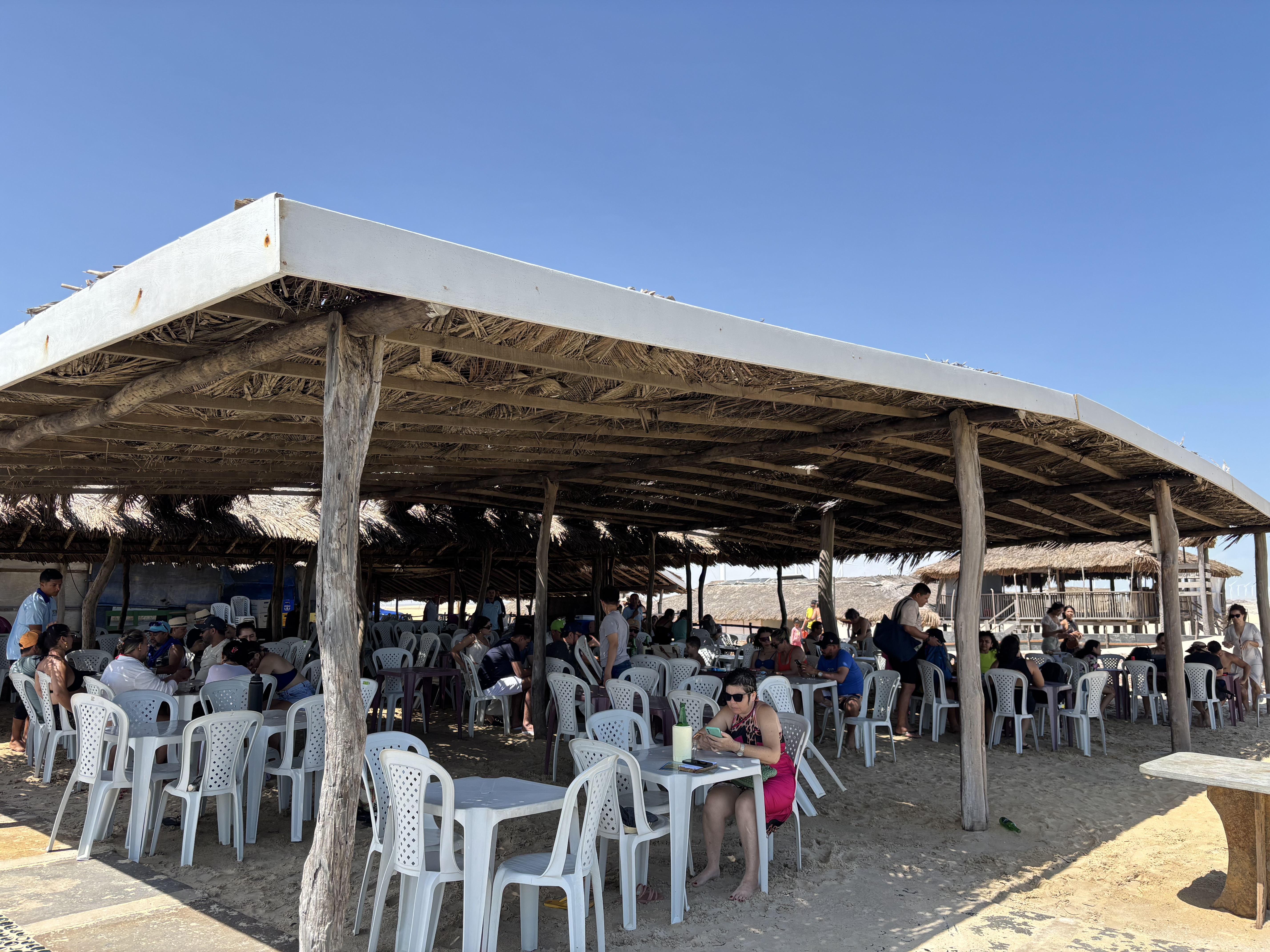 Barraca do Ivan – estrutura completa para excursões na Praia do Barro Vermelho, Paulino Neves MA