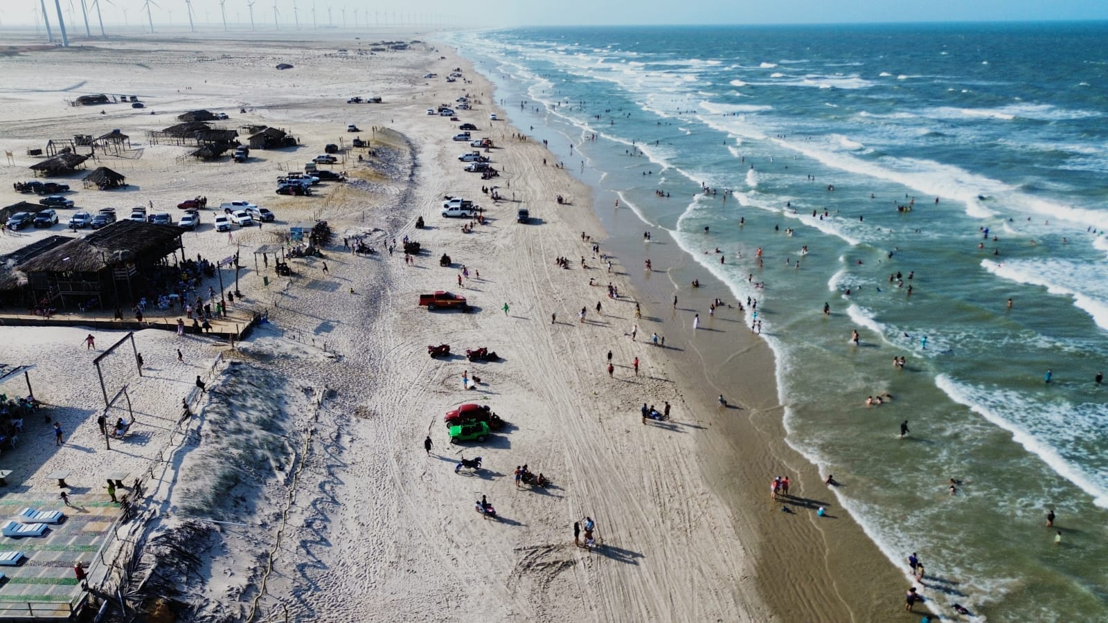 Vista aérea de Paulino Neves e Praia do Barro Vermelho, Maranhão